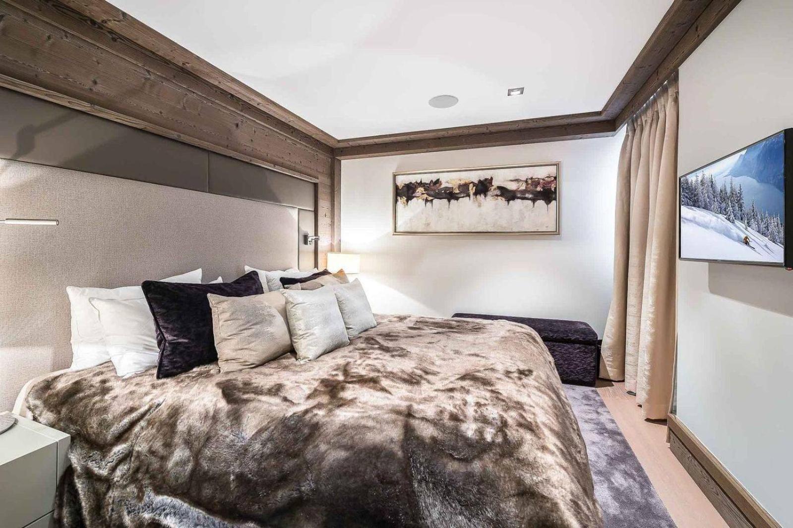 THREE-BEDROOM PRESTIGE RESIDENCE
